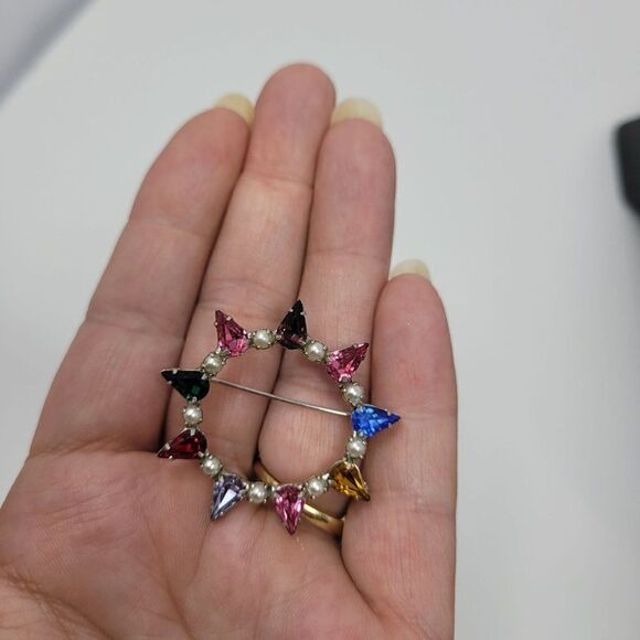 Vintage 60s B David Signed Star Brooch Pin Rainbow Rhinestones Faux Pearl Wreath - Picture 4 of 6